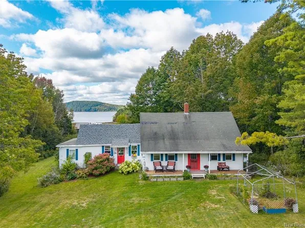 30 Riverview Dr, Saint Croix, NB E5B 2Y6