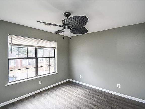 4th image of 735 Oak Dr
