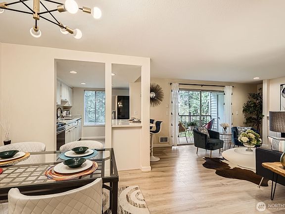 5th image of 4727 W Lake Sammamish Parkway SE #B202