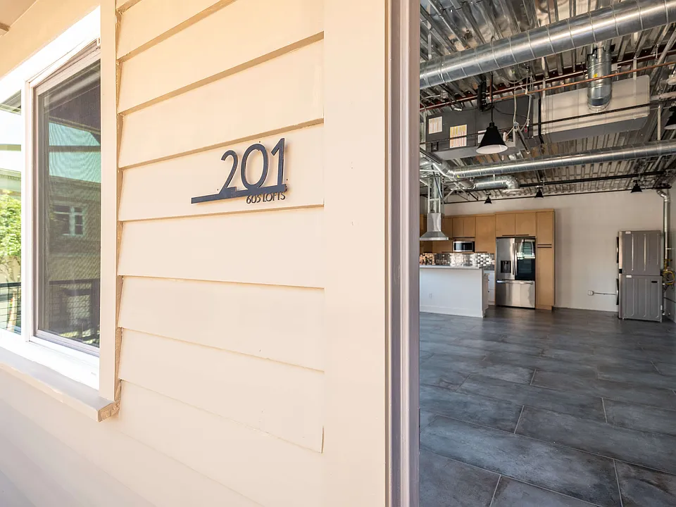 605 S Pacific Ave #202