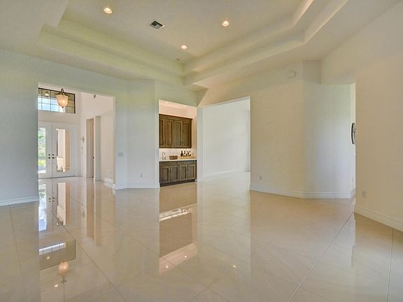 4th image of 16793 Pierre Cir