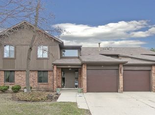 23 Creekside Cir APT C, Elgin, IL 60123