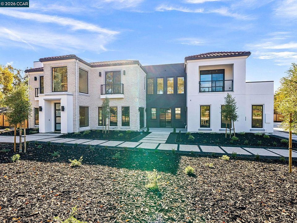 1st image of 24 Noble Oaks Ln