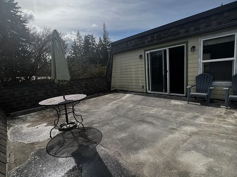 146 Hawthorne Ln — Photo 28