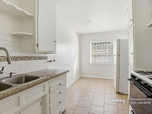 4th image of 1112 1/2 W 92nd St