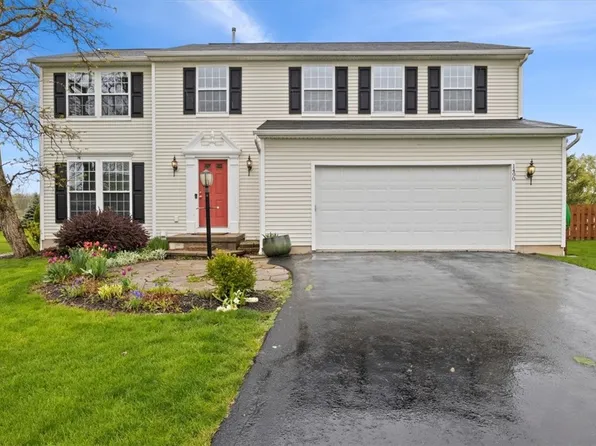 1490 Coral Dr, Farmington, NY 14425