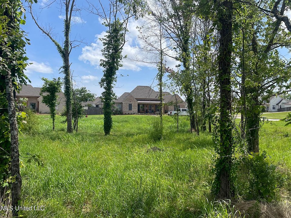 2nd image of 124 Camden Lake Dr #695