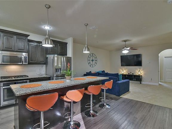 3rd image of 2660 Venice Dr Unit 3
