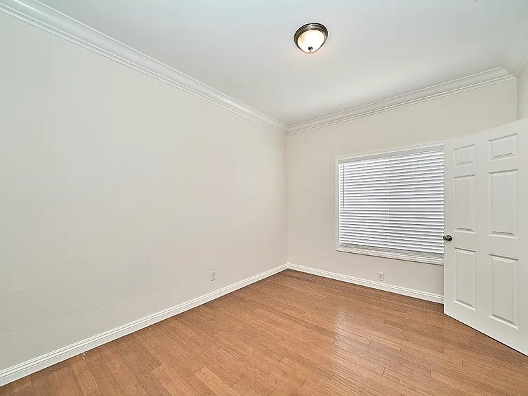 3326 Barnes Ave — Photo 15