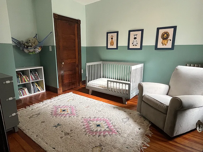 Furnishings pictured in this photo are no longer present. Room will be delivered empty.