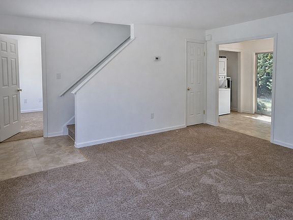 5th image of 424 Bryan Ct
