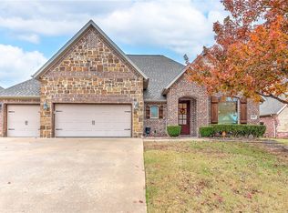 6404 S 35th St, Rogers, AR 72758