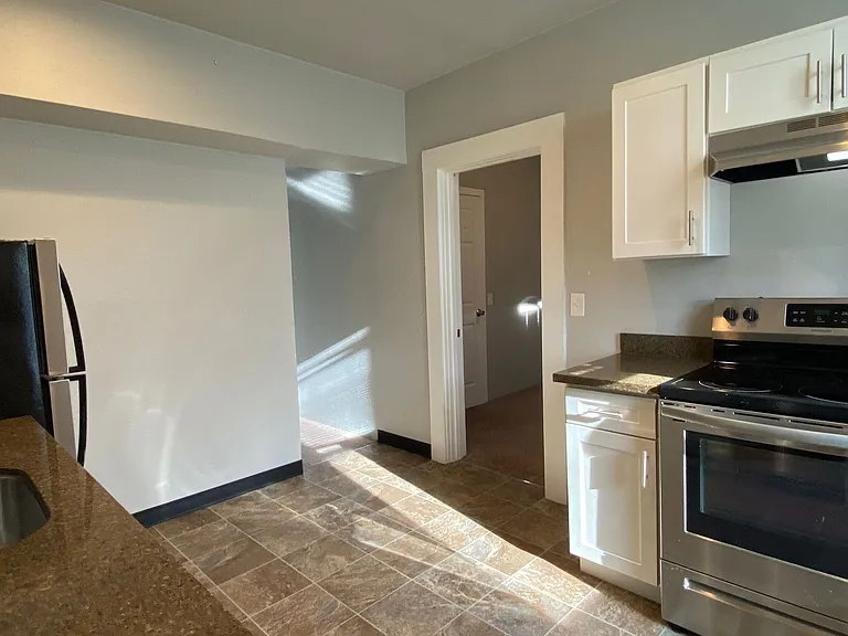 Turn of Century Apartments 1 and 3 bedrooms — Photo 18