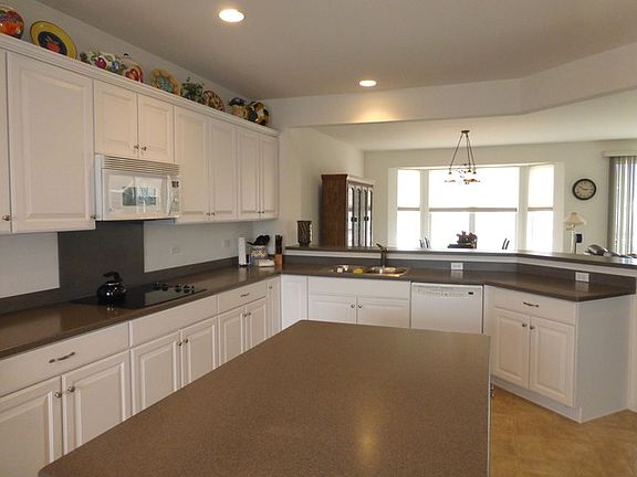 4th image of 13655 Honeysuckle Dr