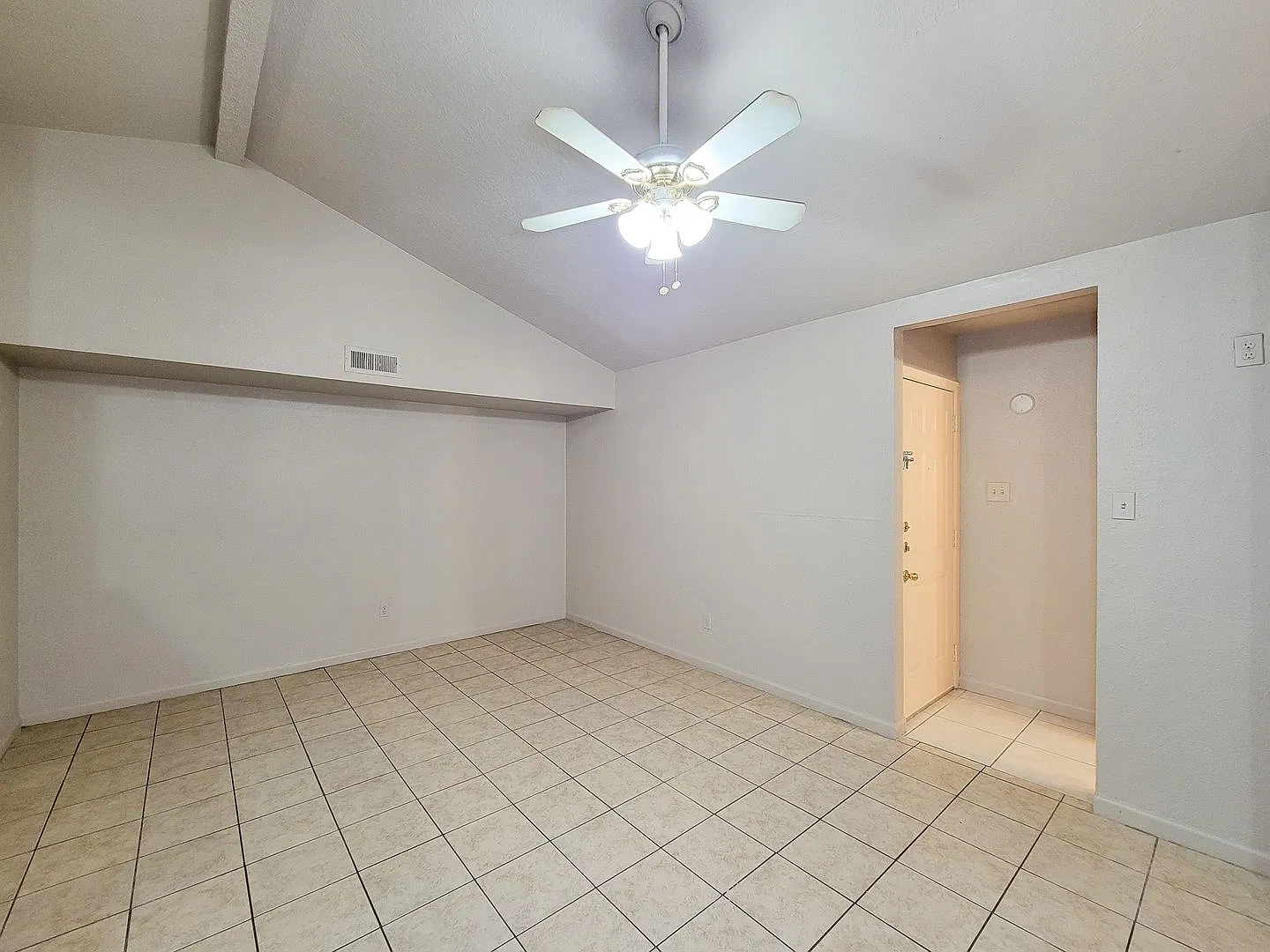 This charming home offers 3 bedrooms and 2 full bathrooms. No back neighbors. Quiet street, corne... — Photo 4