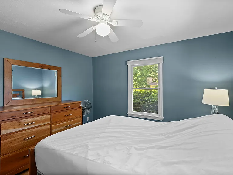 Main level - Bedroom