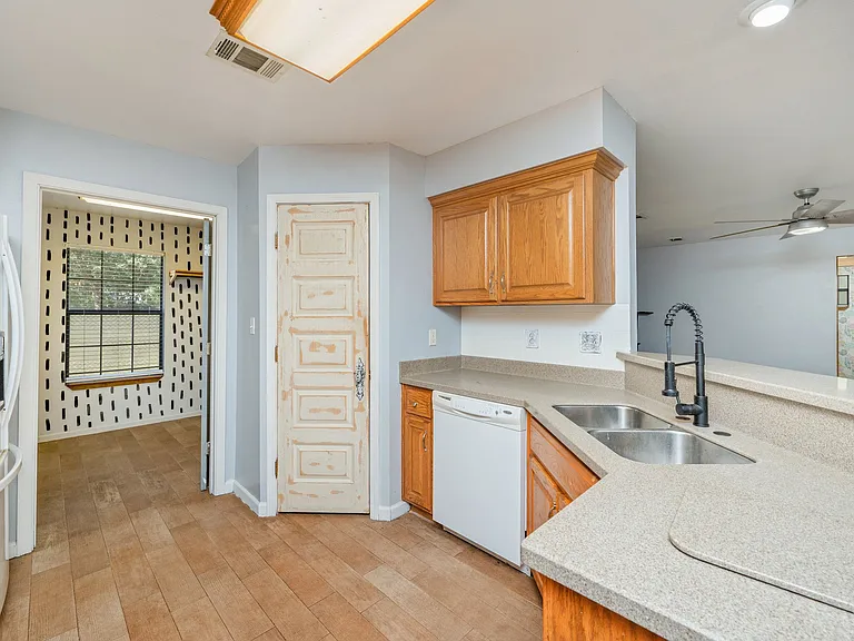 83 Edgewood Dr — Photo 39