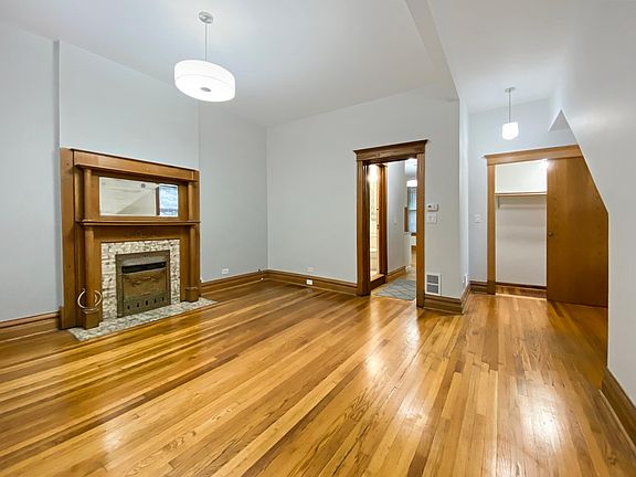 4th image of 1814 N Wilmot Ave #1