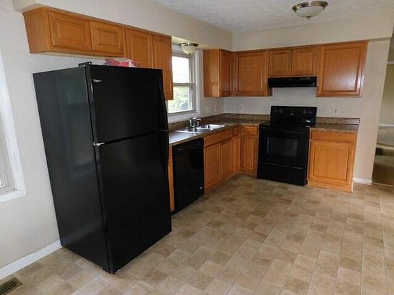 4th image of 532 Betty Ct