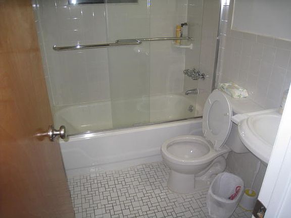 5th image of 2524 38th St APT 2R