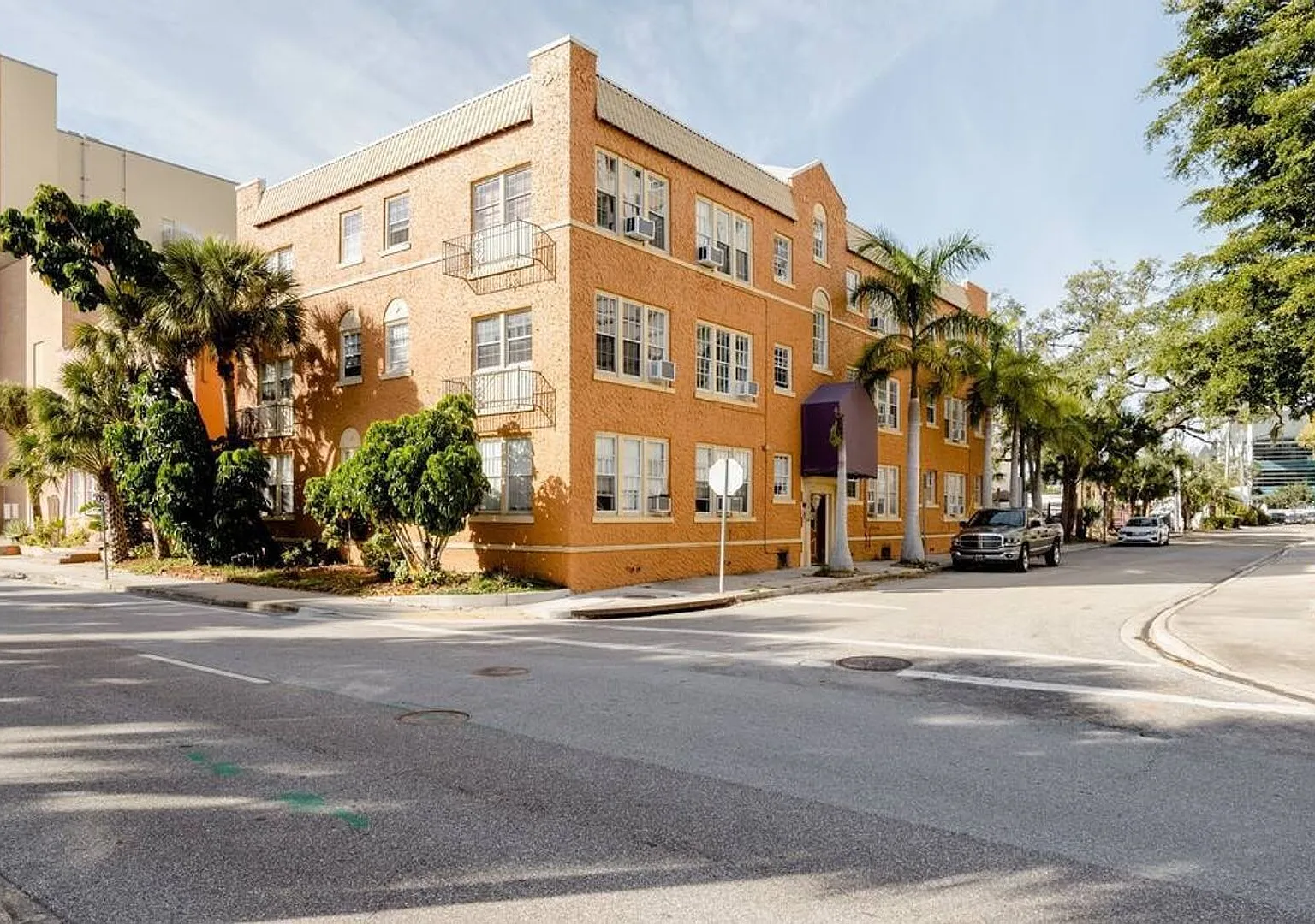 Multifam units available for rent in Sarasota, near Ringling and local beaches. — Photo 3