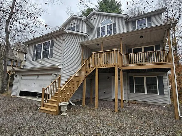 7225 Winnebago Dr, Pocono Lake, PA 18347