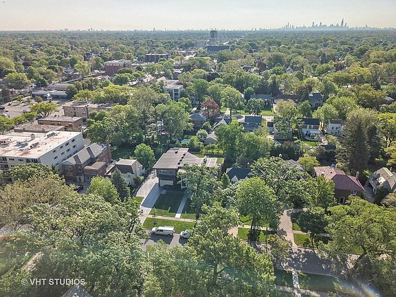 3rd image of 1521 Forest Ave
