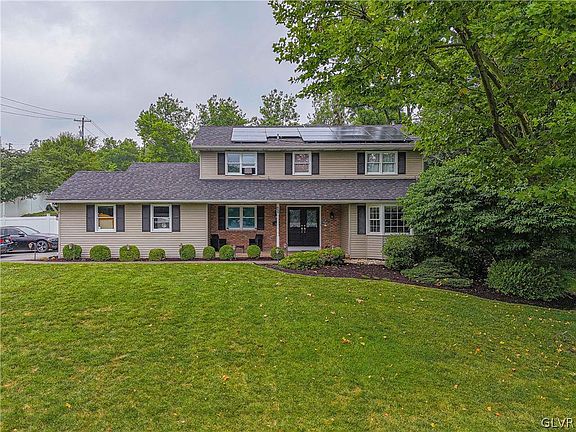 2nd image of 81 Blenheim Dr
