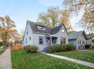 702 Jackson St, Aurora, IL 60505