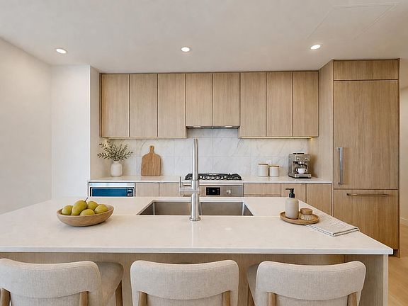 4th image of 626 Claremont St #902