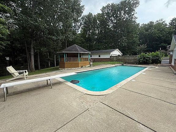 3rd image of 114 Lee Rd