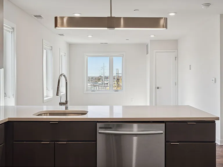 Graduate Pointe — Photo 177