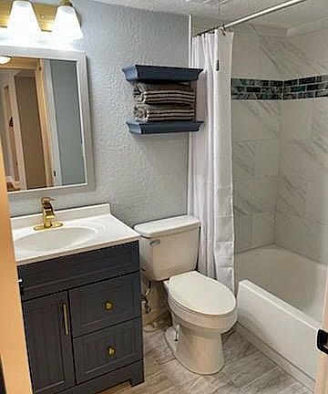 4th image of 2060 Marilyn St APT 129
