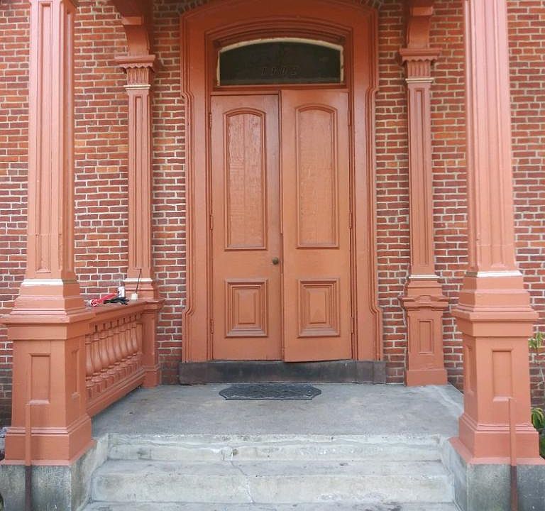 FRONT OF BLDG