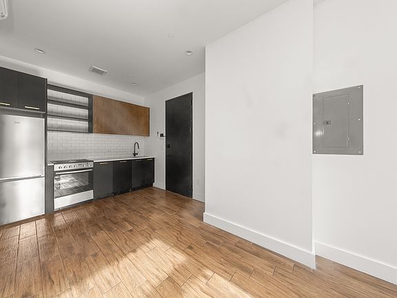 3rd image of 61 Troutman St APT 1F