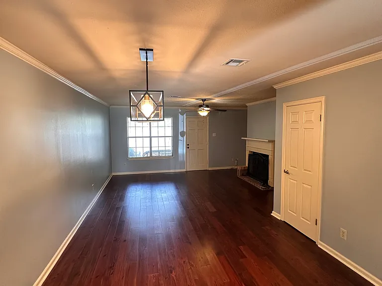 439 Rena Dr — Photo 3
