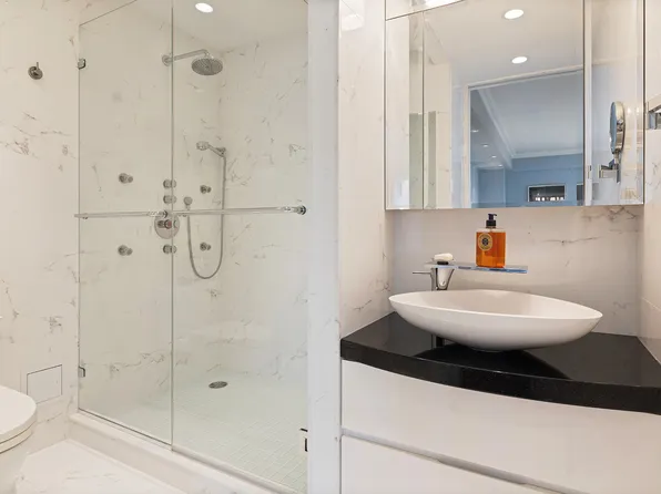 30 East 65th Street image 11 of 12