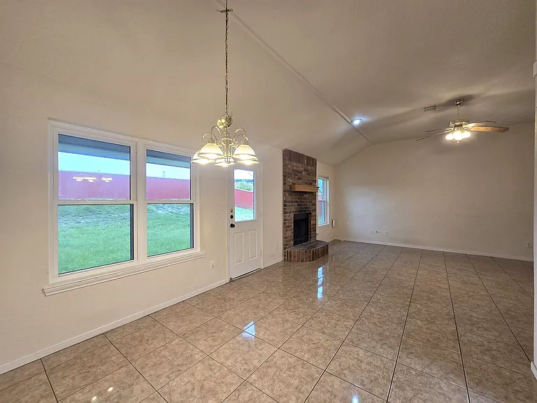 5705 Mandalay — Photo 7