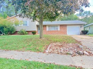 842 Roanoke Dr, Springfield, IL 62702