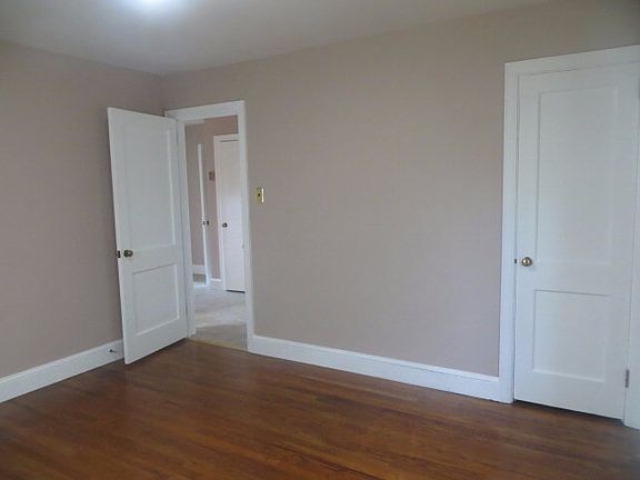 4th image of 705 E 11th St