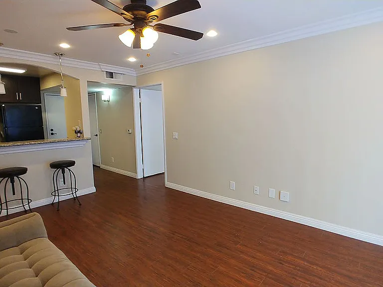 Villa De Adel Apts — Photo 94