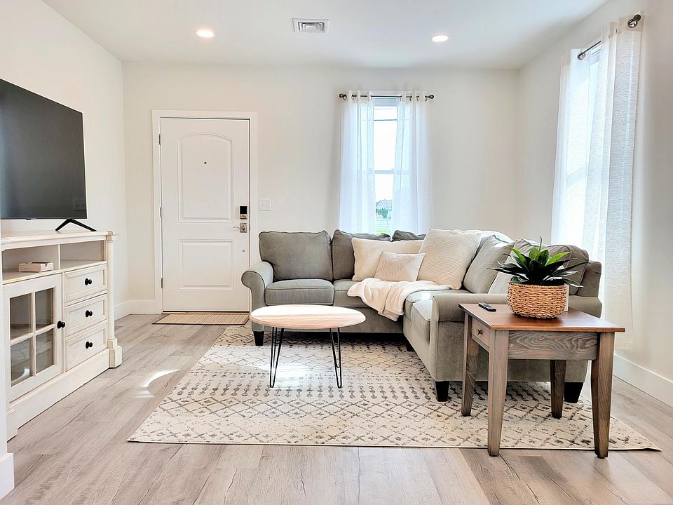 Livingroom - Has a large TV, dimmable ceiling lights and blinds.