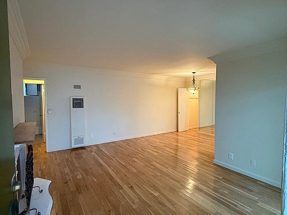 3rd image of 816 N Hudson Ave #2