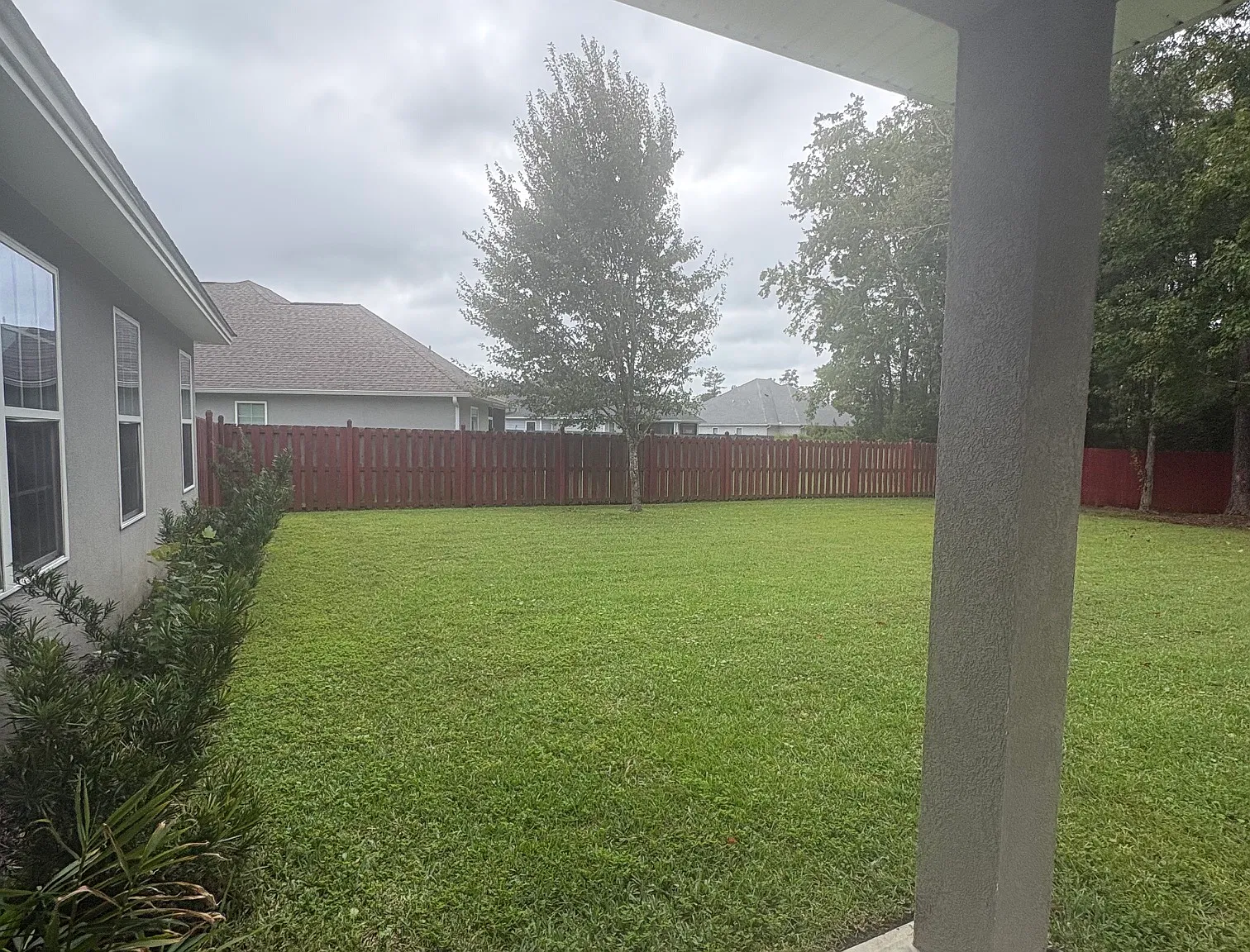Beautiful 4 bedroom with large backyard - dog friendly! — Photo 3