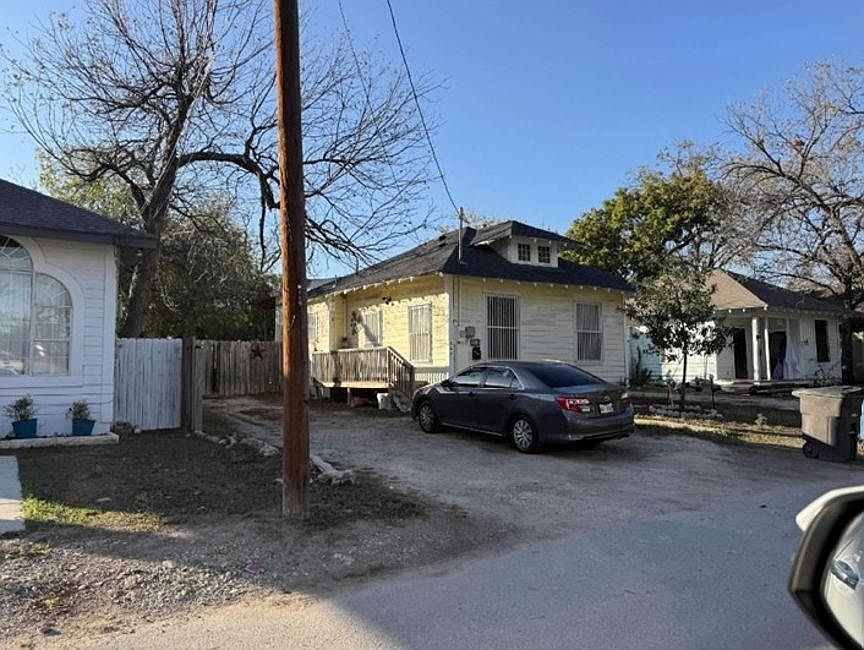 2nd image of 117 Aganier Ave