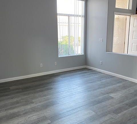 2nd image of 2443 Cliffwood Dr