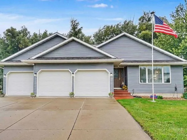 811 Valley Ct, Center Point, IA 52213