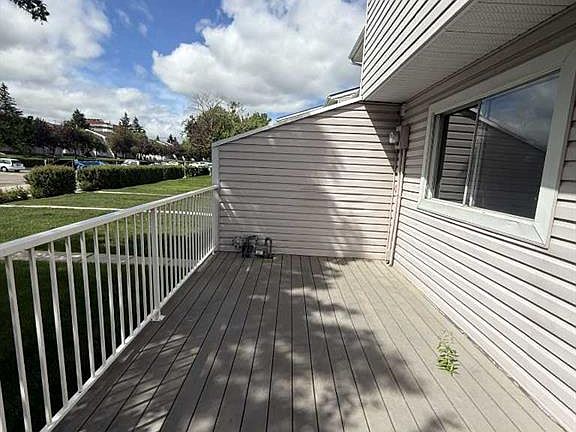 4th image of 417 E 40th St NE