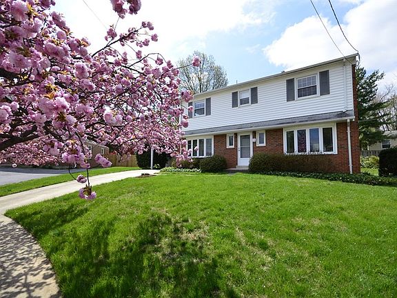 2nd image of 5 Monument Ct