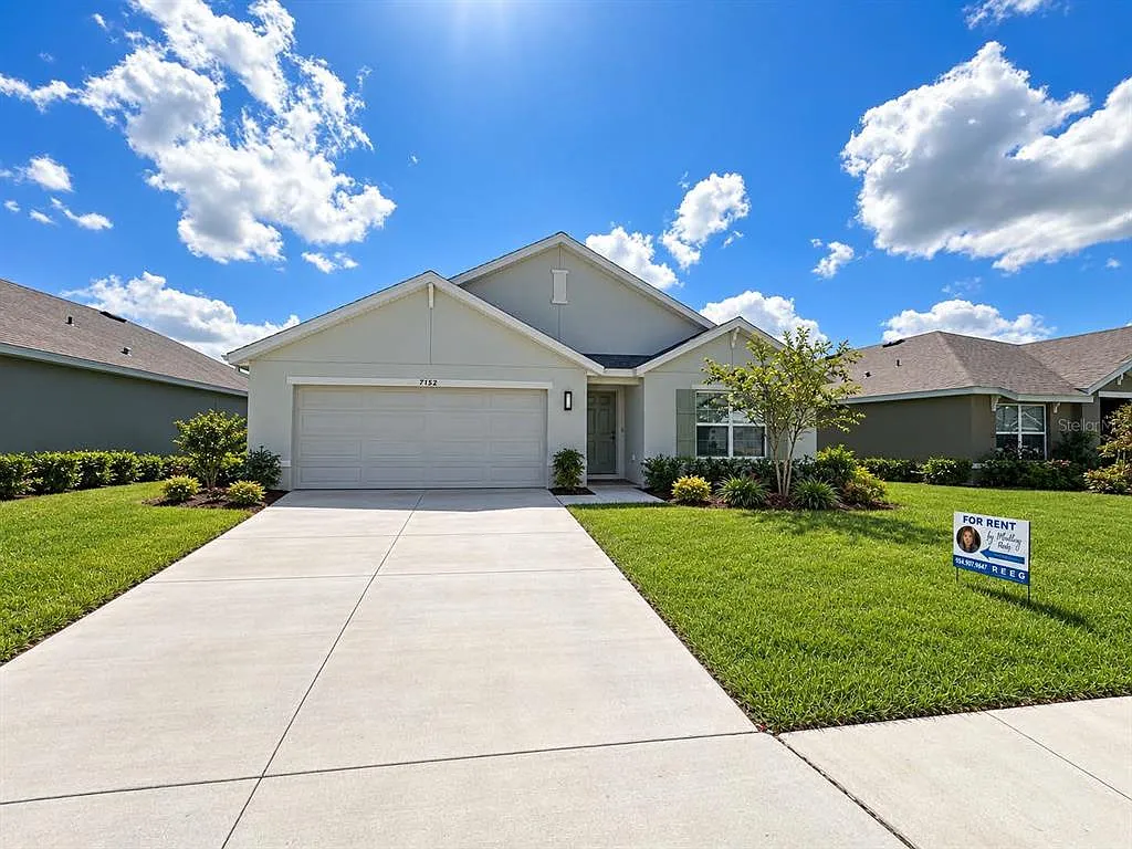 4 bed, 2.0 bath, 1827 sqft, $2,275 — Photo 2